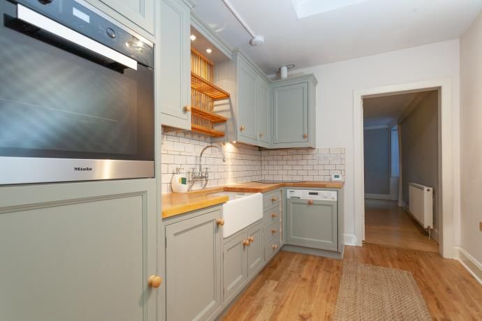 Property photo 3 of 11 Kitchen
