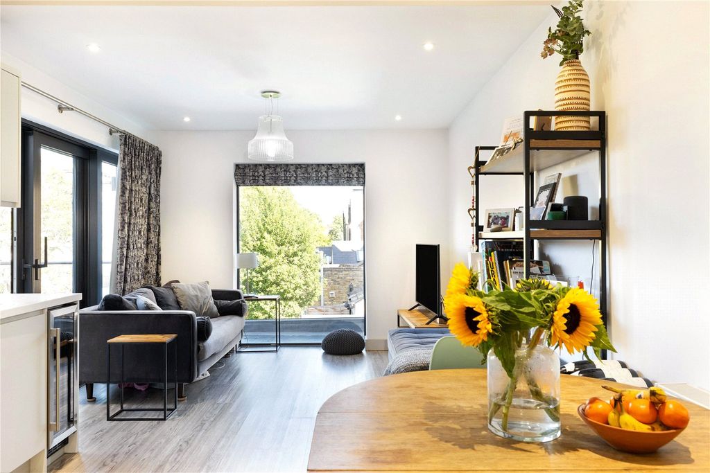 Property photo 2 of 12 Picture No. 20