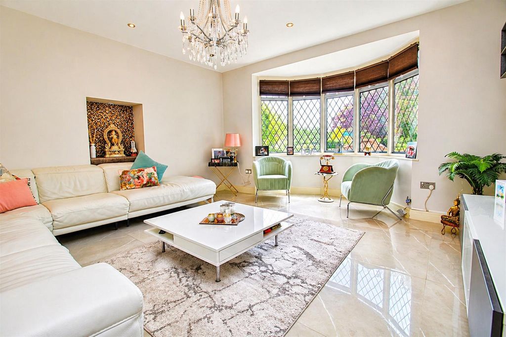 Property photo 2 of 21 Sitting Room