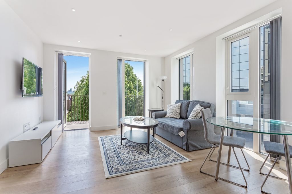 Property photo 1 of 7 Living Area