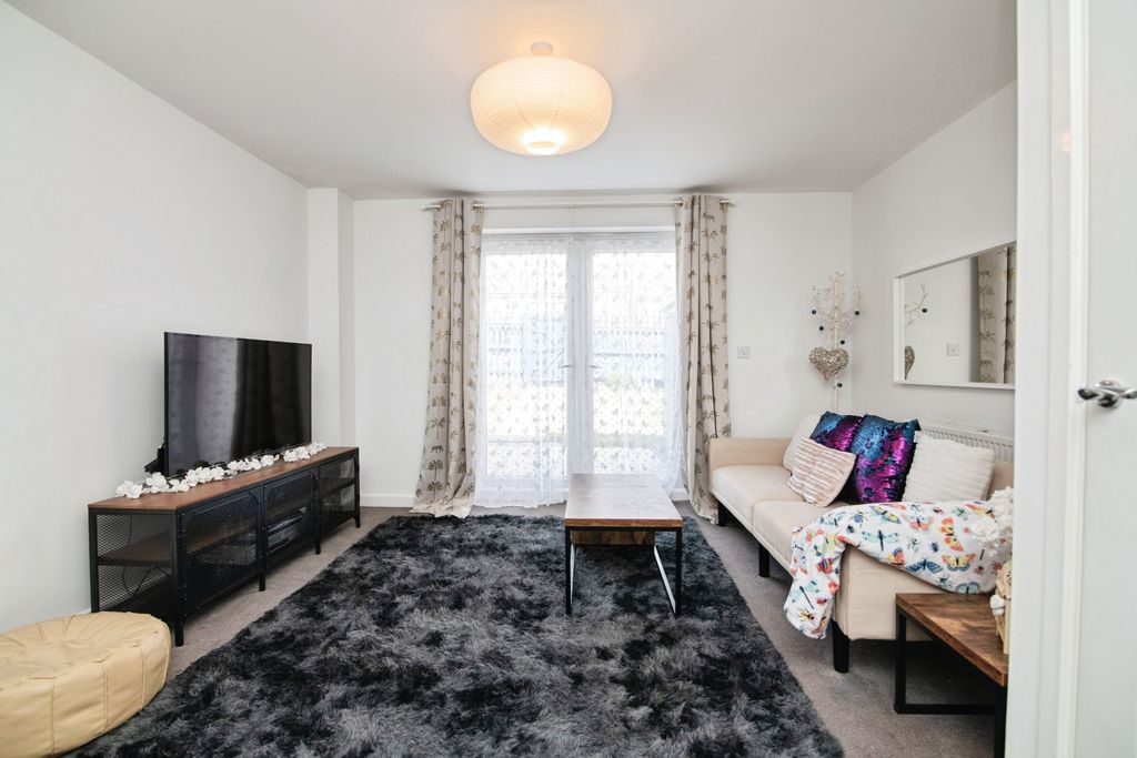 Property photo 3 of 18 Living / Dining Room