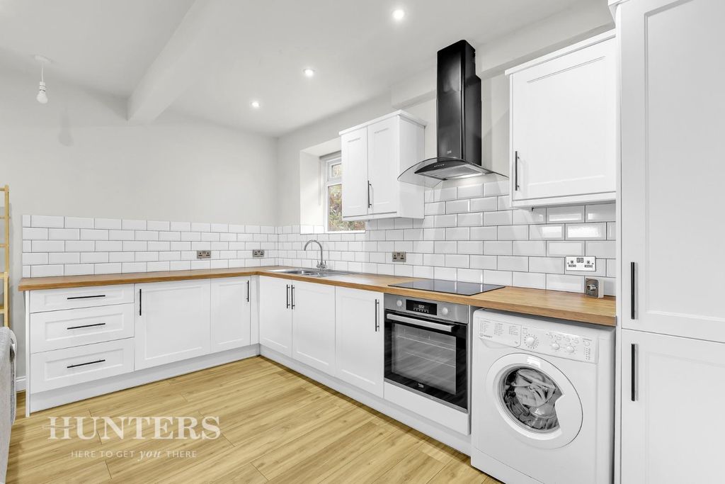 Property photo 3 of 16 Kitchen