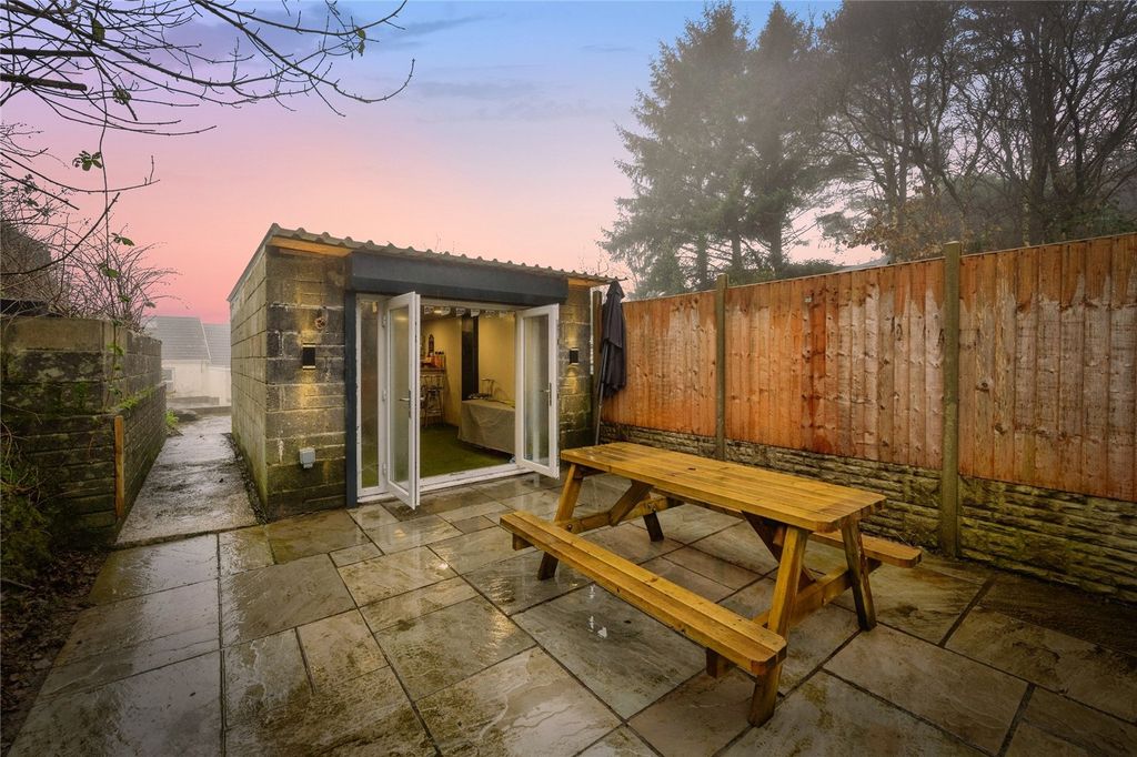 Property photo 2 of 20 Picture No. 24