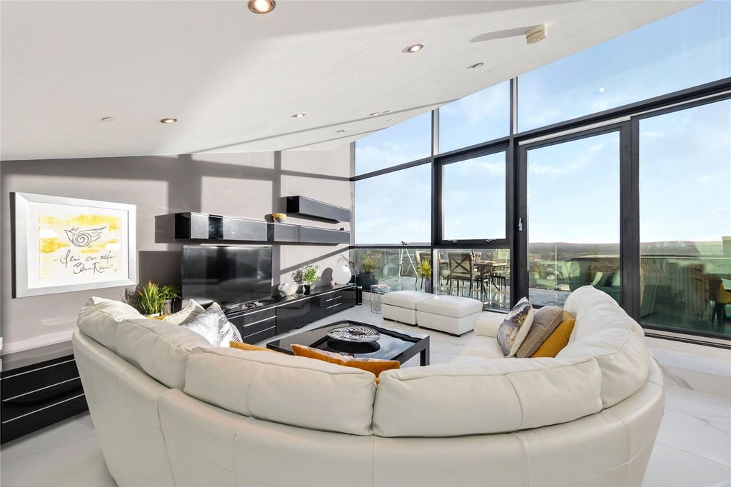 Property photo 1 of 18 Living