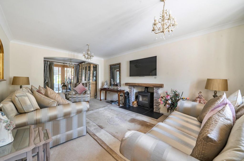 Property photo 3 of 18 Ashbridge Rise 5 (14).Jpg