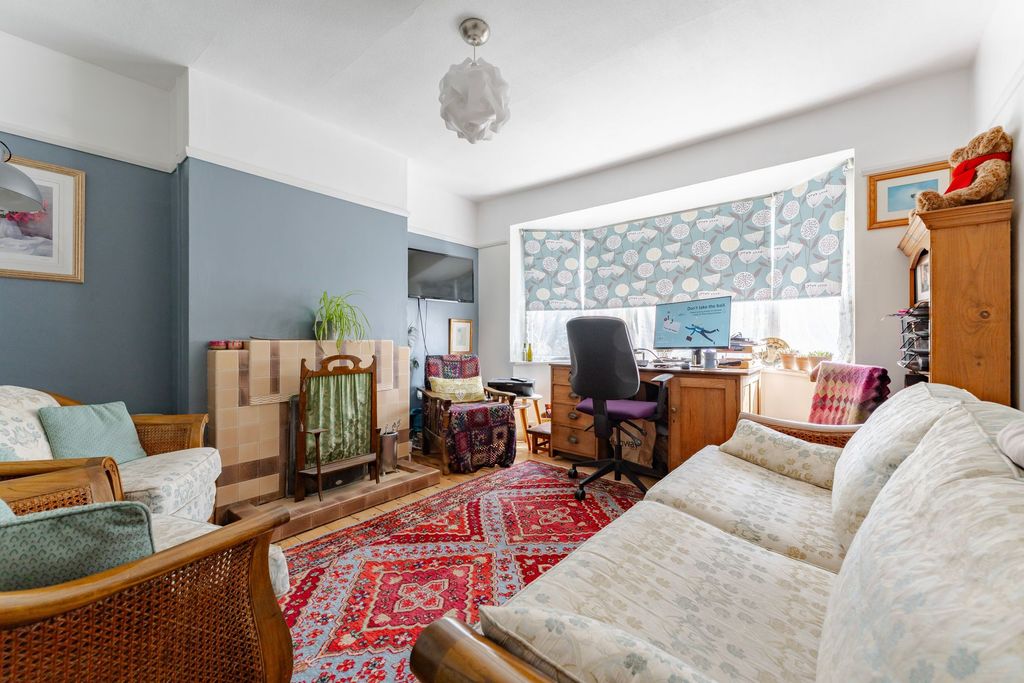 Property photo 2 of 17