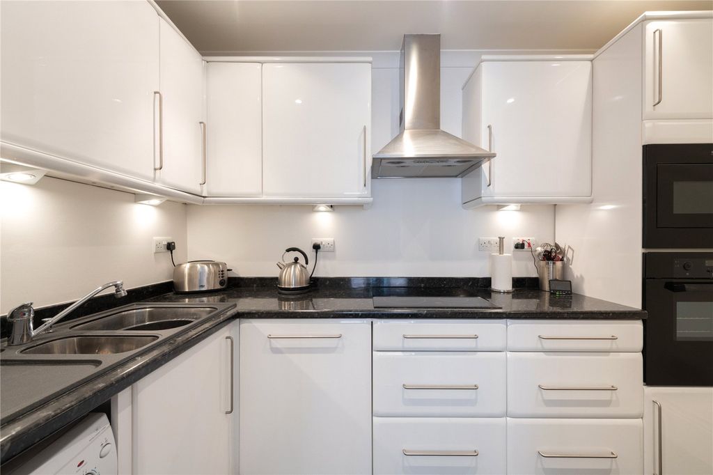 Property photo 3 of 12 Picture No. 10