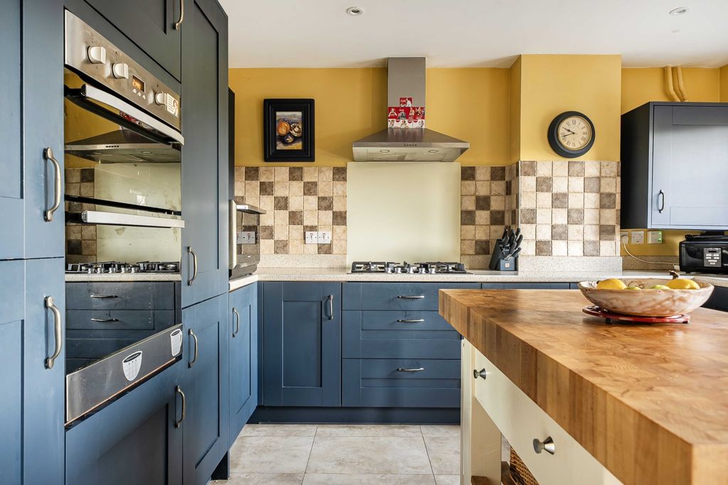 Property photo 3 of 22 Kitchen