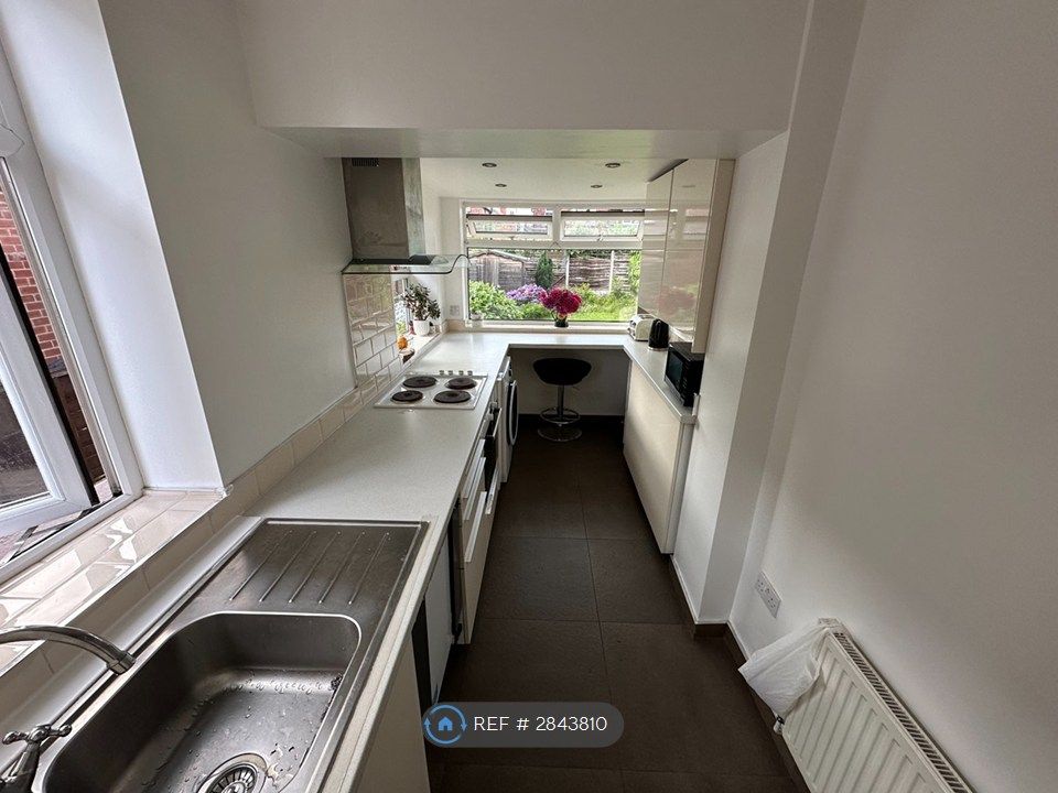 Property photo 3 of 12 Kitchen