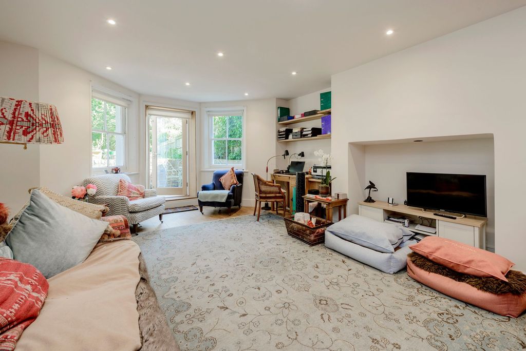 Property photo 2 of 13