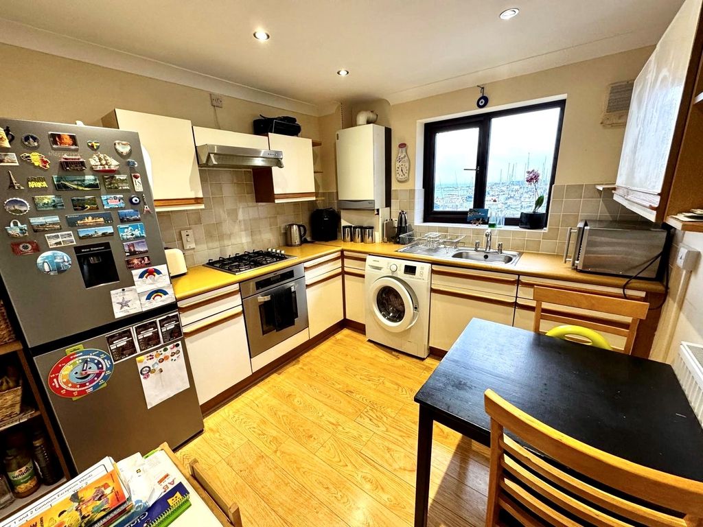 Property photo 3 of 7