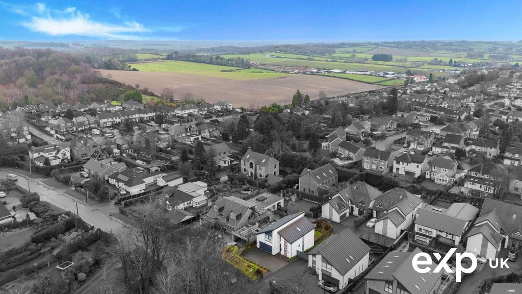 Property photo 2 of 33