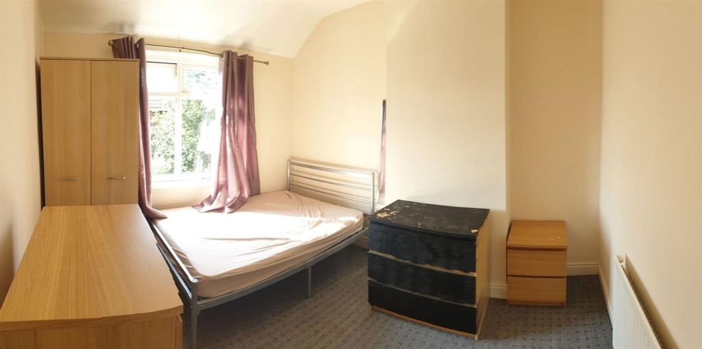 Property photo 2 of 7 Bright, Simply Furnished Bedroom With A Double Bed...