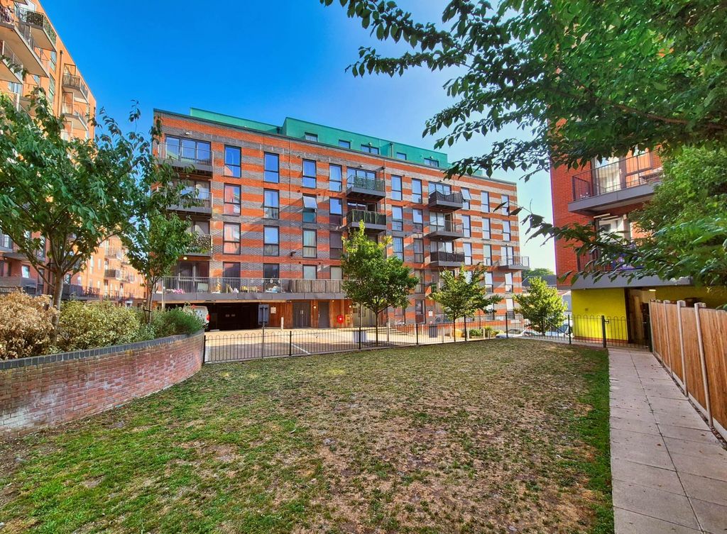 Property photo 2 of 17