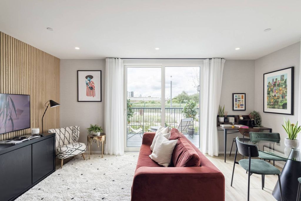 Property photo 2 of 11