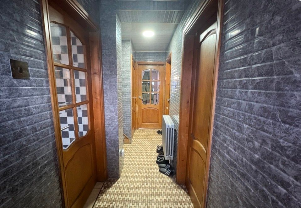 Property photo 2 of 17 Hallway