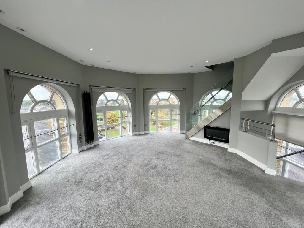 Property photo 2 of 18 4599222