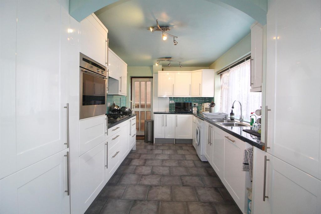 Property photo 3 of 14 Kitchen E.Jpg