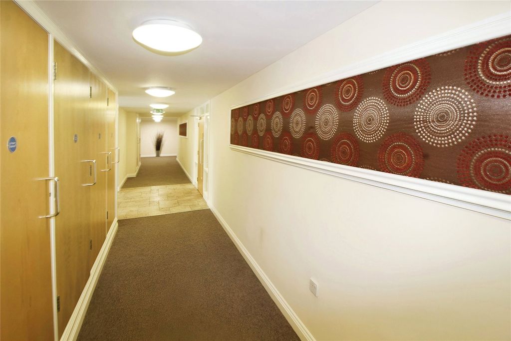 Property photo 2 of 8 Comunal Hallway