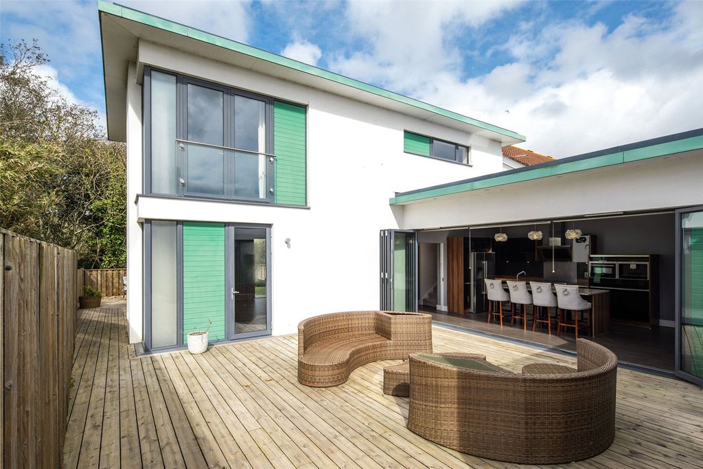 Property photo 1 of 14 Main