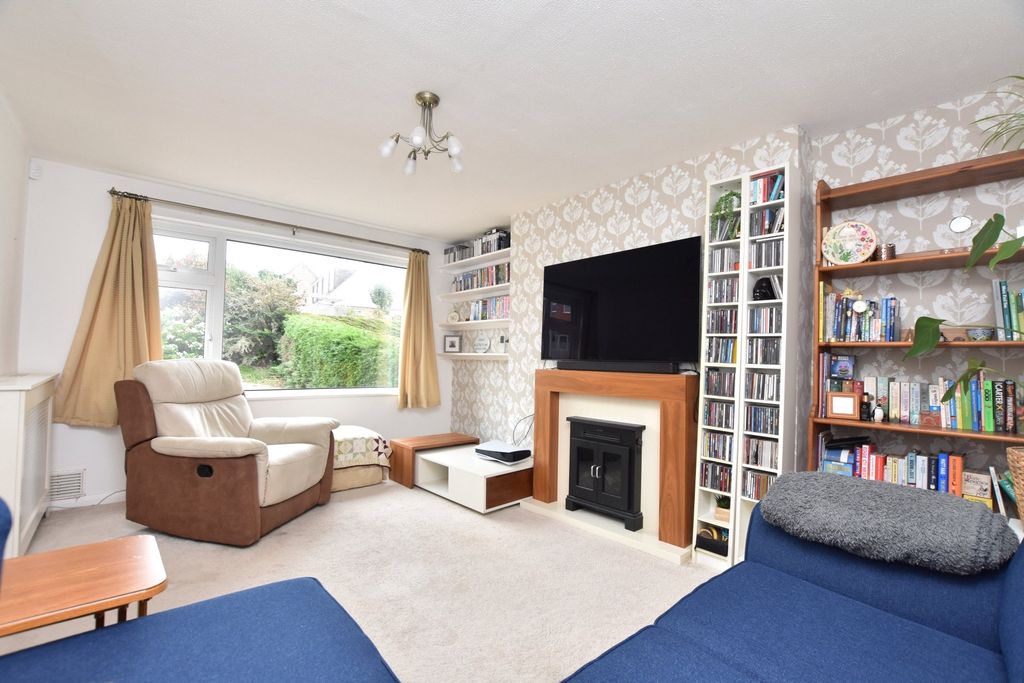 Property photo 2 of 15 Living Room