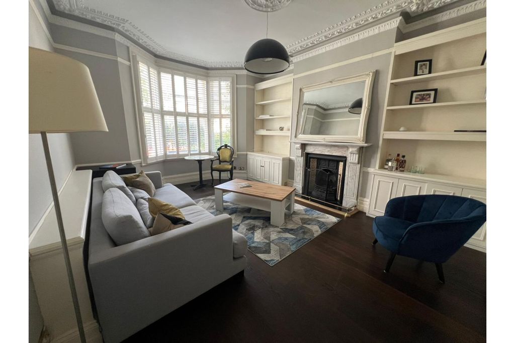 Property photo 1 of 12 Living Room