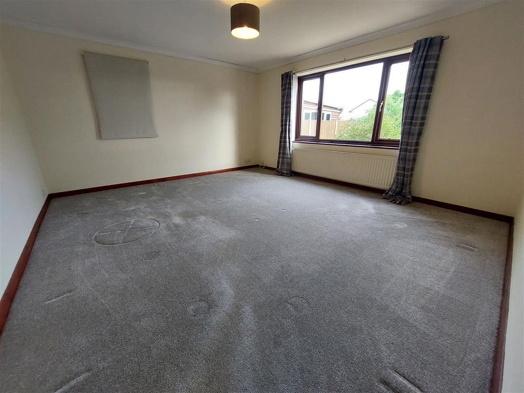 Property photo 3 of 15 Living Room