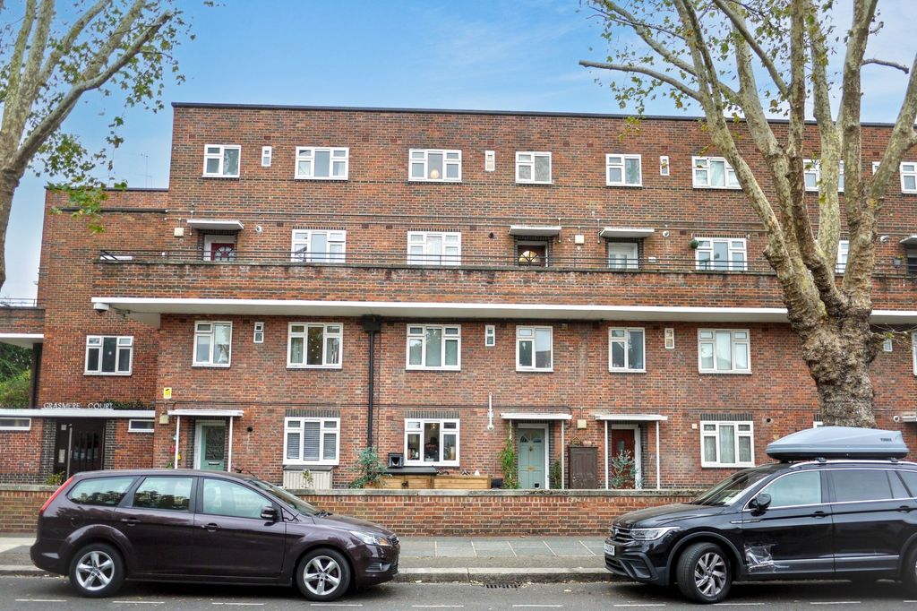 Property photo 1 of 17 12 Grasmere Court, Verdun Road, Barnes, London Sw13 9Au