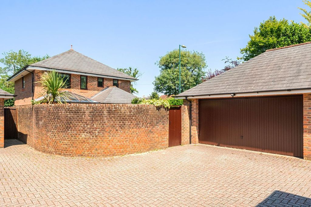 Property photo 1 of 24