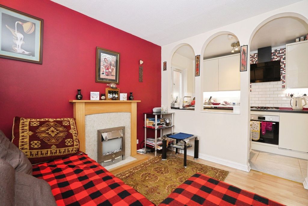 Property photo 2 of 14