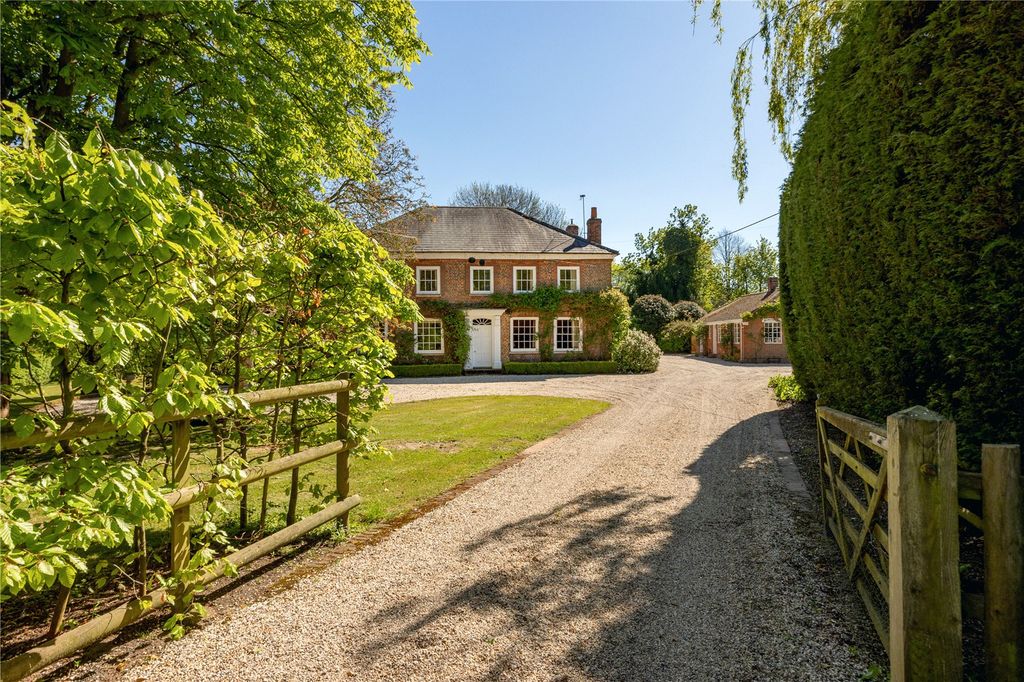 Property photo 1 of 31 Brickhouse Farm