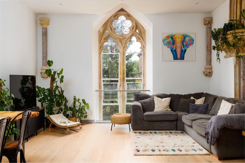 Property photo 1 of 21 Apt 8 Oakfield Court-16.Jpg