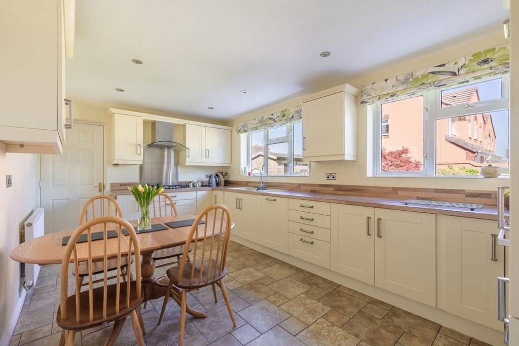 Property photo 3 of 30 Kitchen