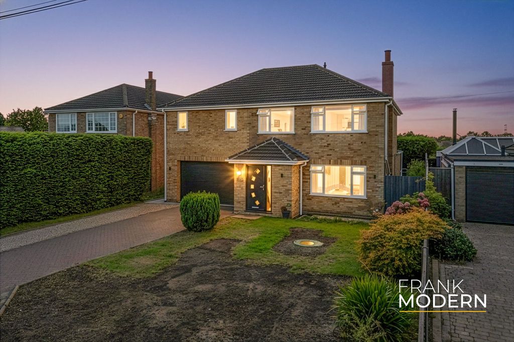 Property photo 1 of 32 Dusk