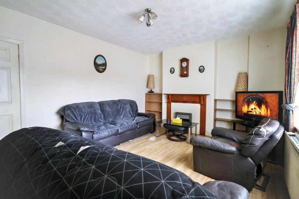 Property photo 3 of 12 Picture No. 34