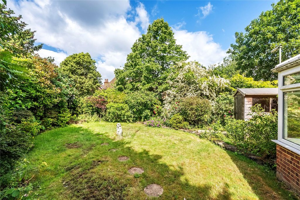 Property photo 2 of 12 Garden