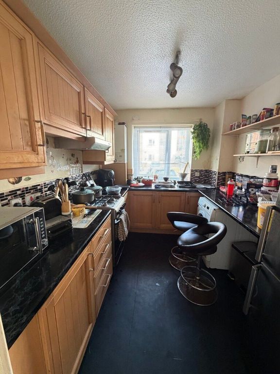 Property photo 3 of 8