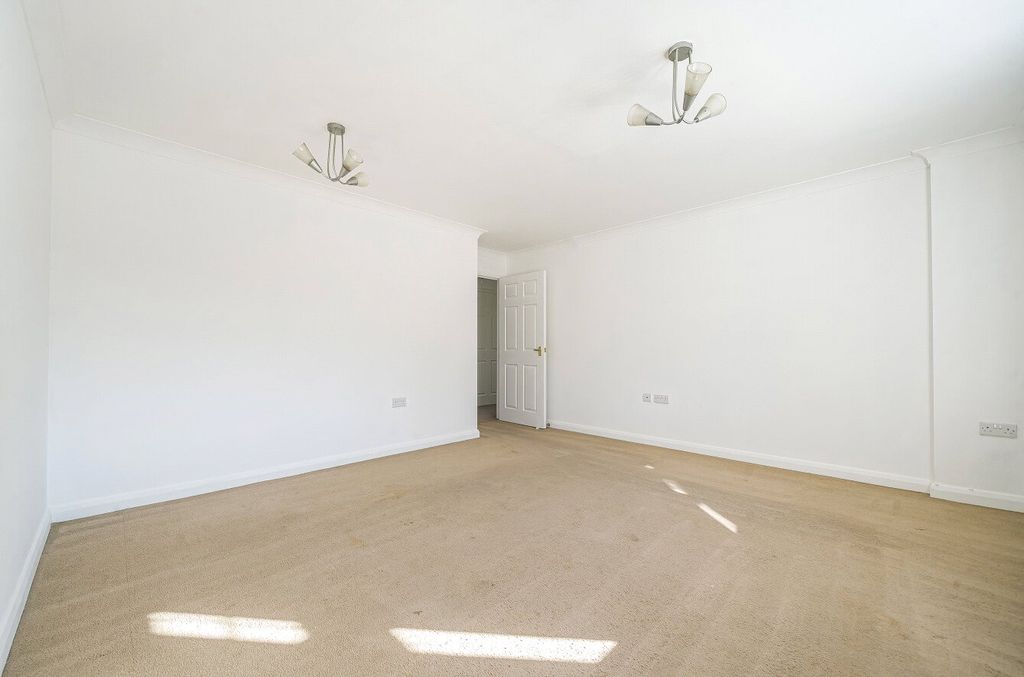 Property photo 3 of 12 Picture No. 12