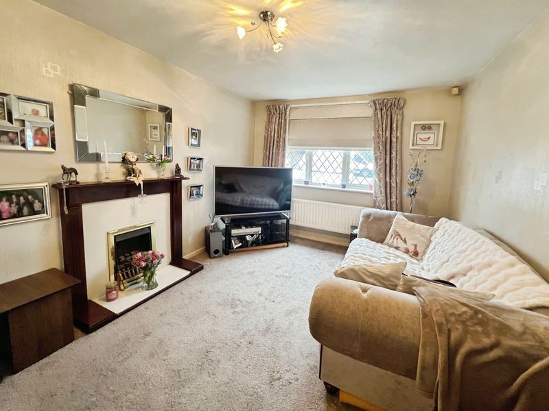 Property photo 3 of 15 Lounge