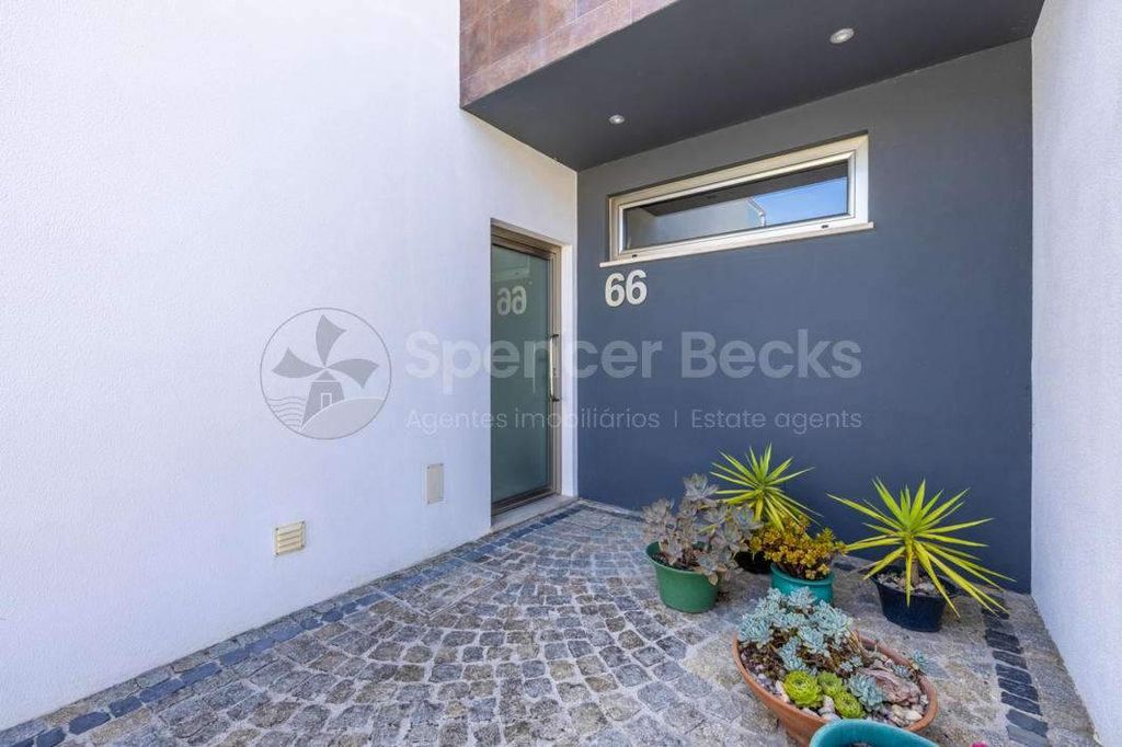 Property photo 2 of 37
