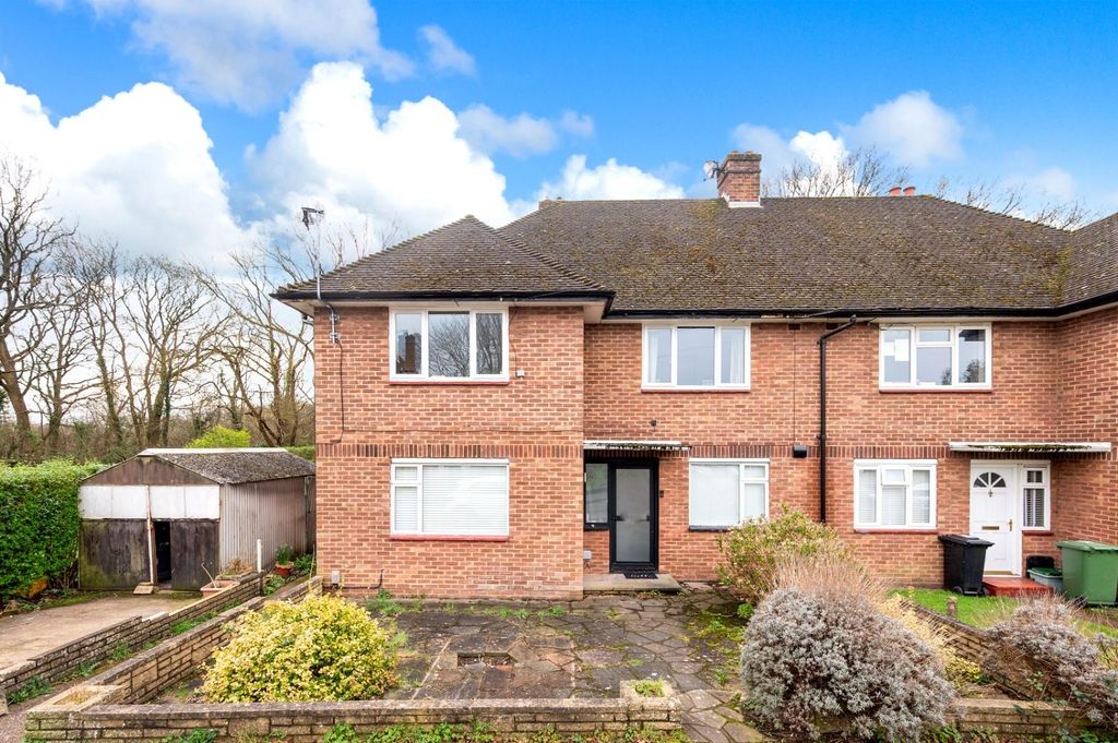 Property photo 1 of 16 Collier Close