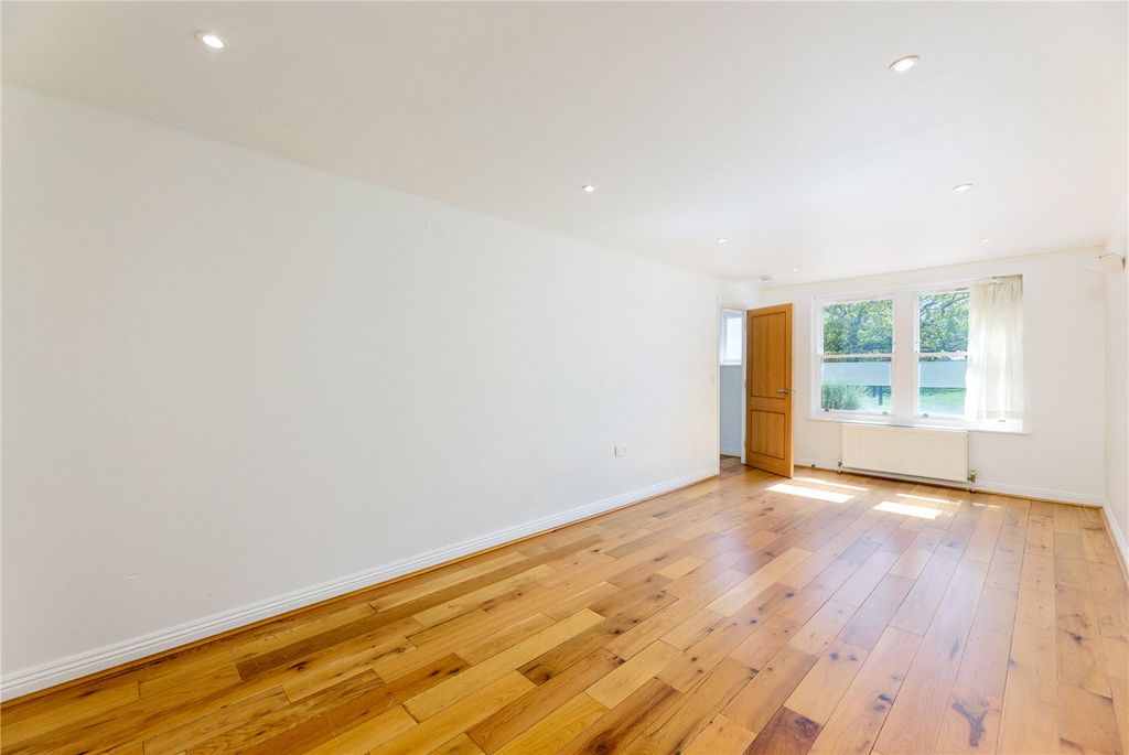 Property photo 3 of 8 Picture No. 05