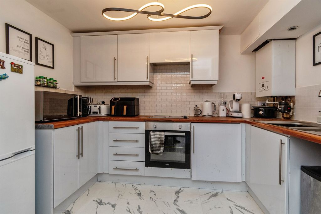 Property photo 3 of 11