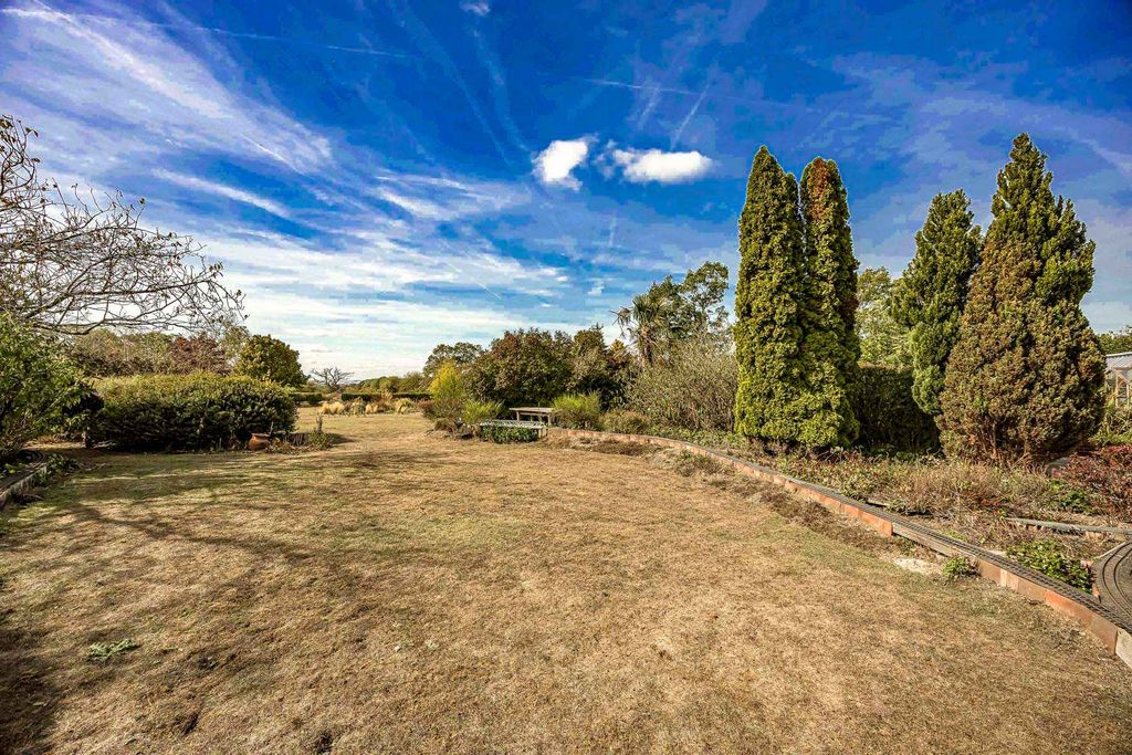 Property photo 2 of 25