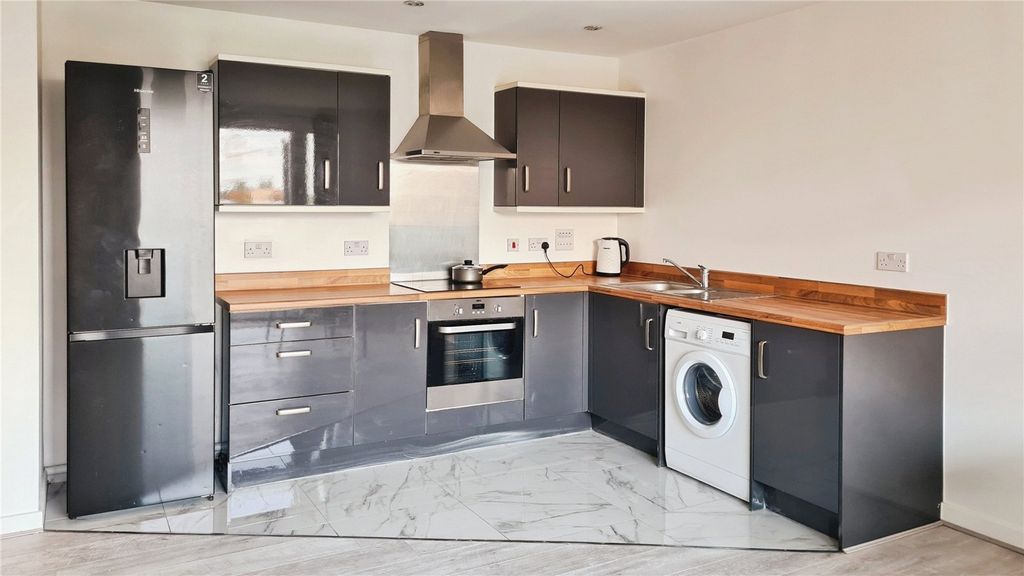 Property photo 3 of 10 Kitchen