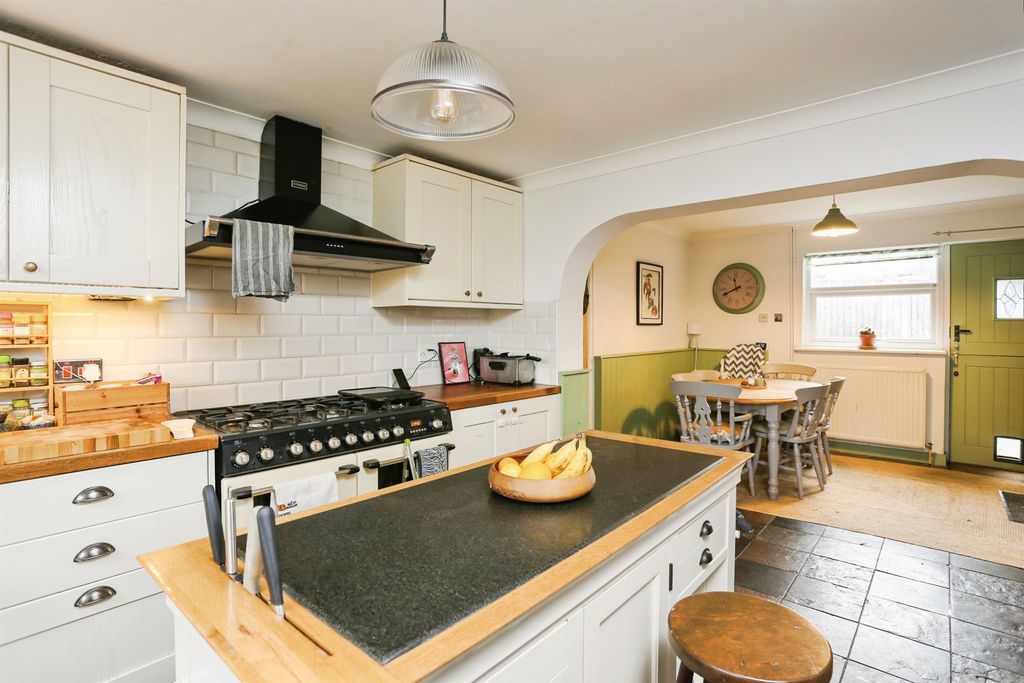 Property photo 3 of 23