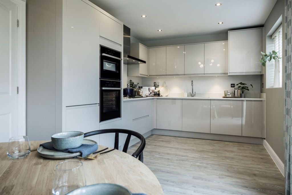 Property photo 3 of 10 Kitchen Area