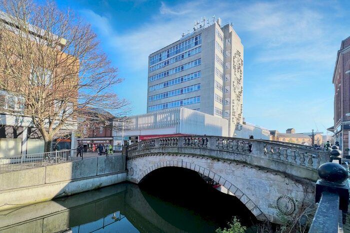 Property photo 1 of 6 Canside, Meadow Walk, Chelmsford, Essex, CM1 1Fu