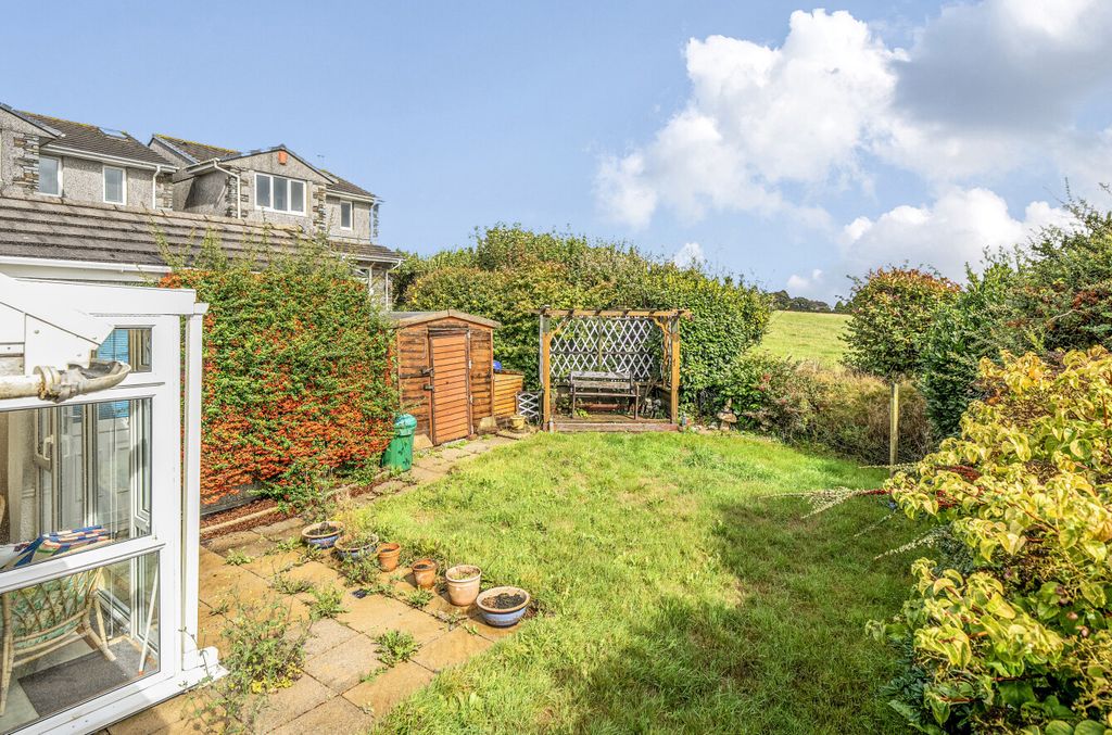 Property photo 2 of 12 2 - 1354582-13-68c1B9...