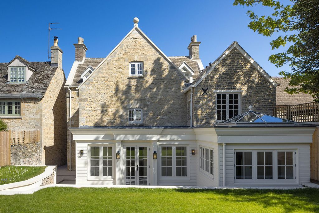 Property photo 1 of 51